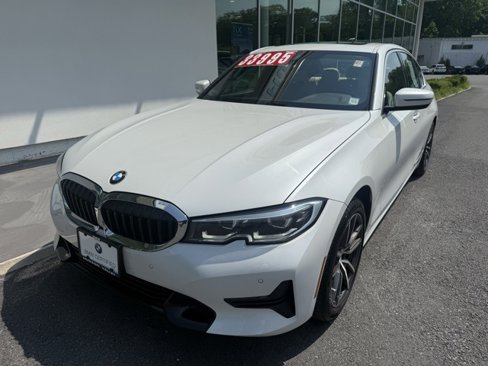 Certified 2022 BMW 330i xDrive Sedan w/ Driving Assistance Package image 3