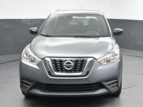 Used 2019 Nissan Kicks S image 2