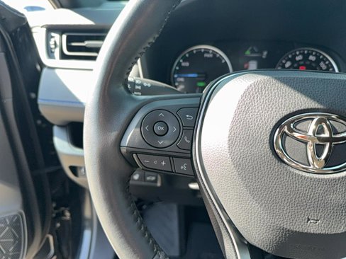 Used 2022 Toyota RAV4 SE w/ Convenience Package image 17