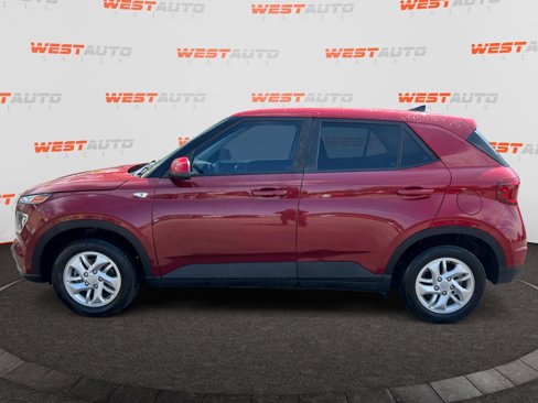 Used 2021 Hyundai Venue SE image 2