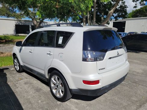 Used 2010 Mitsubishi Outlander XLS image 3
