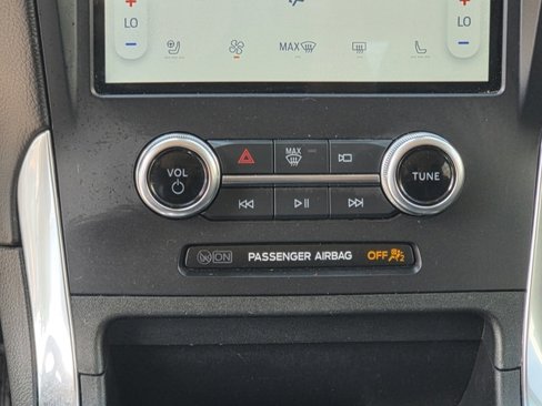 Used 2024 Ford Edge Titanium image 8