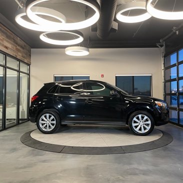 Used 2015 Mitsubishi Outlander Sport ES image 2