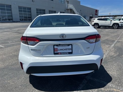 Used 2022 Toyota Corolla LE image 8