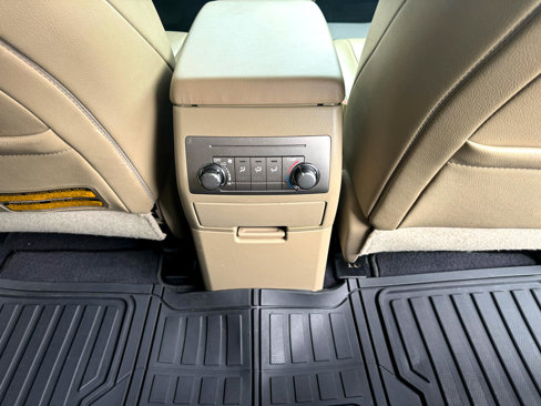 Used 2013 Toyota Highlander SE image 16