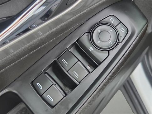 Used 2023 Chevrolet Traverse LT w/ Rear Camera Mirror Package image 18