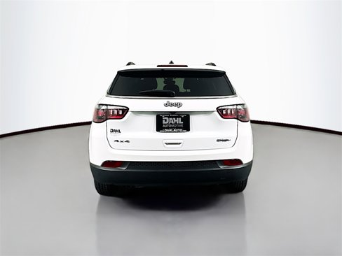 Used 2024 Jeep Compass Latitude image 13