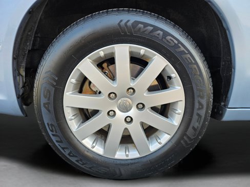 Used 2013 Chrysler Town & Country Touring image 29