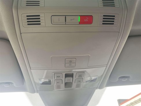 Used 2022 Volkswagen Tiguan SE w/ Panoramic Sunroof Package image 32