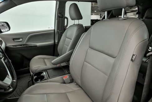 Used 2015 Toyota Sienna XLE image 12