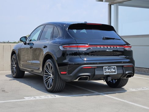 Used 2024 Porsche Macan image 3