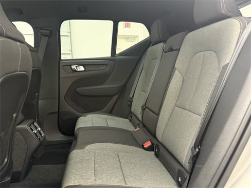 Certified 2025 Volvo XC40 B5 Core image 25