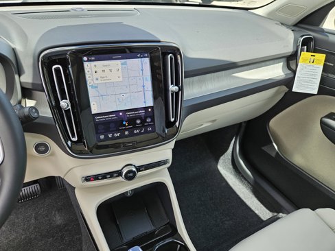 New 2026 Volvo XC40 B4 Plus w/ Protection Package image 25