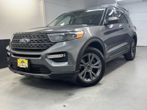 Used 2021 Ford Explorer XLT w/ XLT Sport Appearance Package image 5