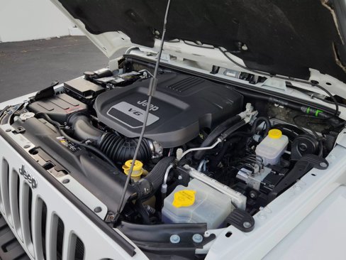 Used 2018 Jeep Wrangler Unlimited Sahara w/ Connectivity Group image 19