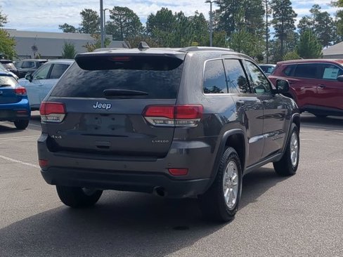 Used 2020 Jeep Grand Cherokee Laredo image 4