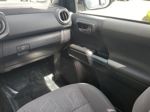 Used 2017 Toyota Tacoma TRD Off-Road image 16