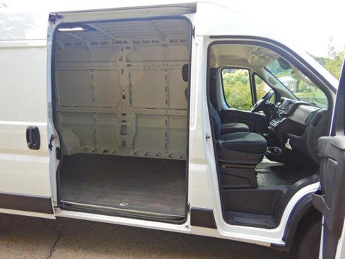 Used 2024 RAM ProMaster 2500 w/ Convenience Group image 12