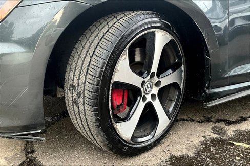 Used 2015 Volkswagen Golf S image 8
