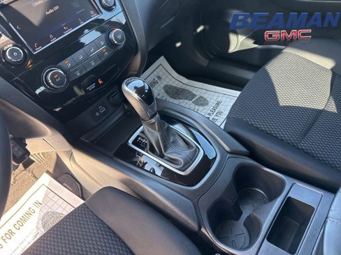 Used 2021 Nissan Rogue Sport S image 18