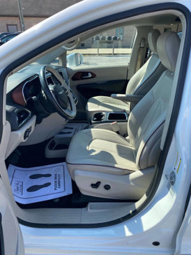 Used 2017 Chrysler Pacifica Limited w/ Advanced Safetytec Group image 14