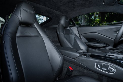 Used 2020 Aston Martin V8 Vantage Coupe image 14