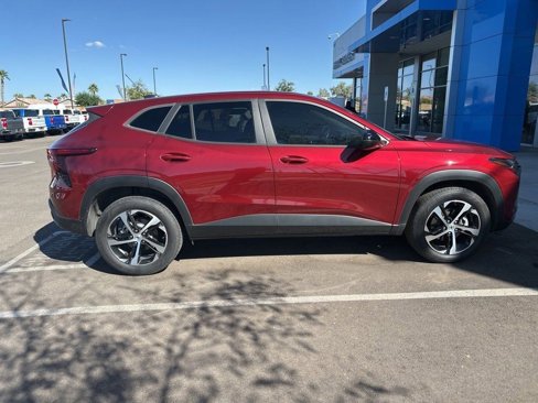 Used 2024 Chevrolet Trax RS w/ Sunroof Package image 5
