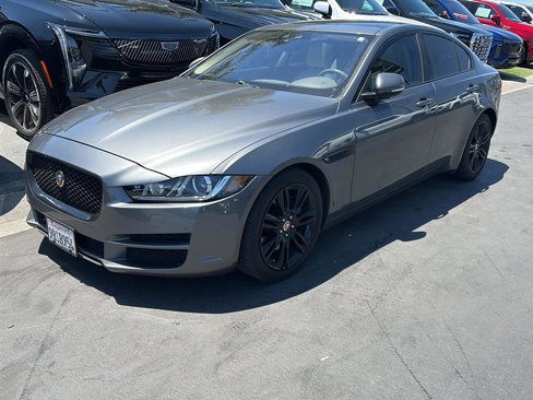 Used 2017 Jaguar XE Prestige image 1