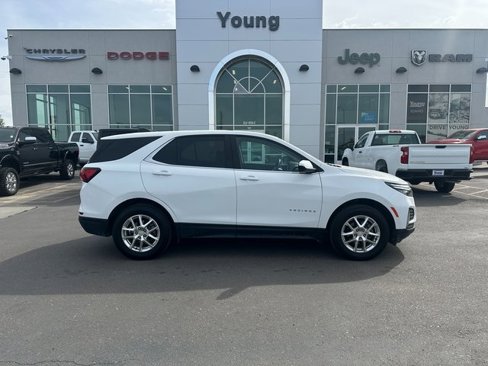 Used 2022 Chevrolet Equinox LT image 2