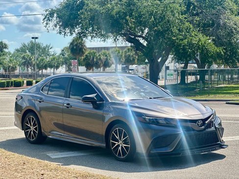 Used 2022 Toyota Camry SE image 7