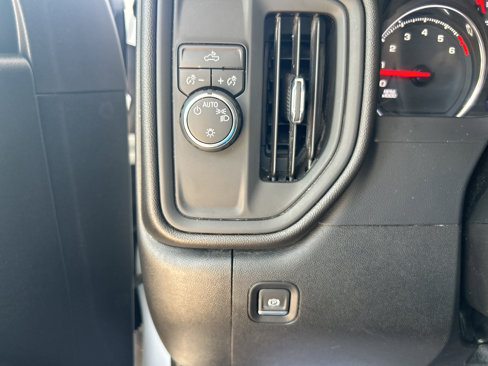 Used 2022 Chevrolet Silverado 2500 Custom w/ Custom Convenience Package image 16
