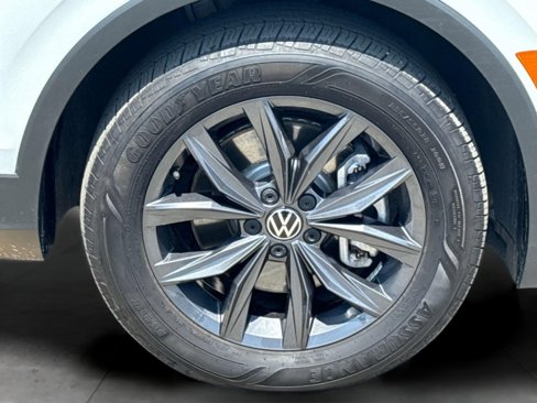 Used 2022 Volkswagen Tiguan SE image 31