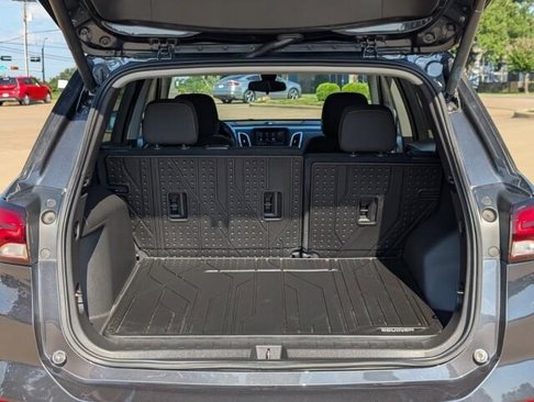 Used 2023 Chevrolet Equinox LT image 8