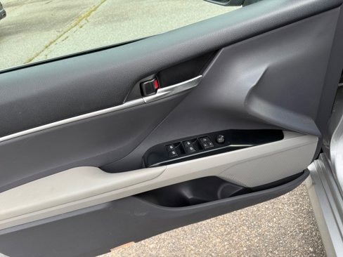 Used 2018 Toyota Camry LE image 36