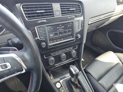 Used 2017 Volkswagen GTI SE image 30