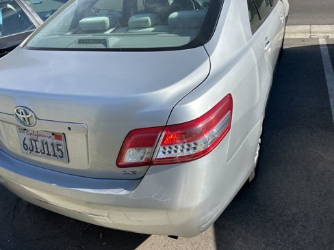 Used 2010 Toyota Camry LE image 9