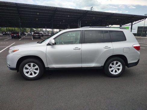 Used 2013 Toyota Highlander SE image 2
