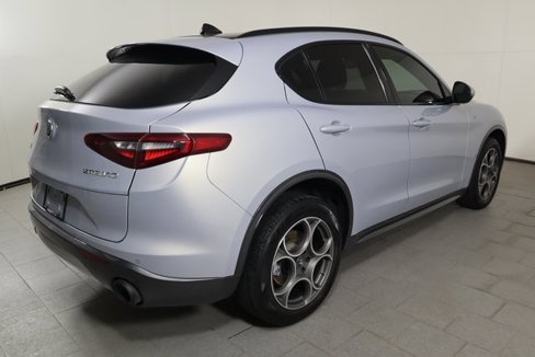 Used 2022 Alfa Romeo Stelvio Ti image 5