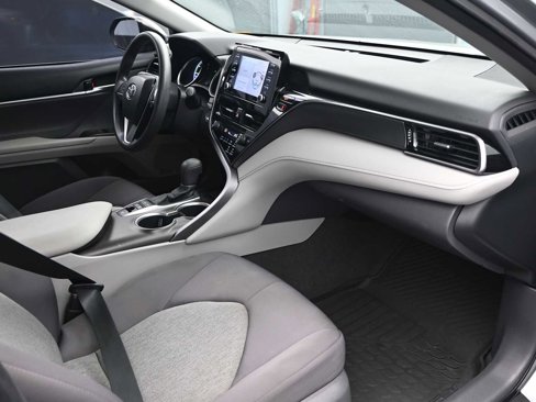 Used 2021 Toyota Camry LE image 18