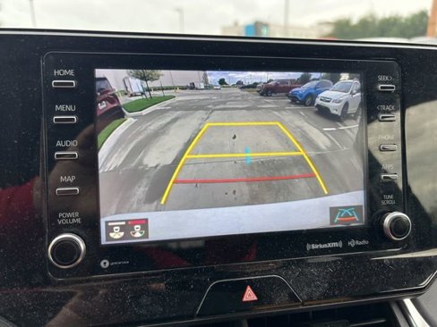 Used 2021 Toyota Venza LE image 15
