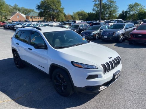 Used 2017 Jeep Cherokee Altitude image 6