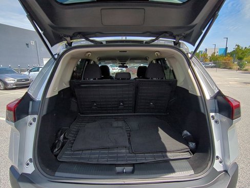 Used 2021 Nissan Rogue SV image 29
