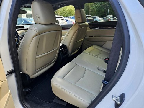 Used 2018 Cadillac XT5 Luxury w/ Driver Awareness Package image 8