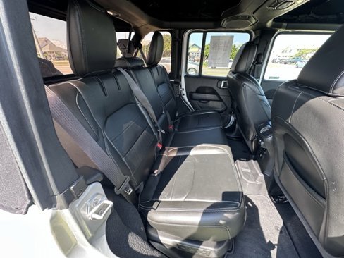 Used 2022 Jeep Wrangler Unlimited Sahara w/ Cold Weather Group image 12