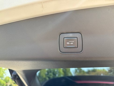 Used 2021 Chevrolet TrailBlazer LT w/ Sun and Liftgate Package image 38