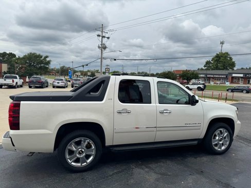 Used 2009 Chevrolet Avalanche LTZ image 7