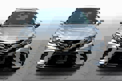 Used 2019 Toyota Camry SE image 3