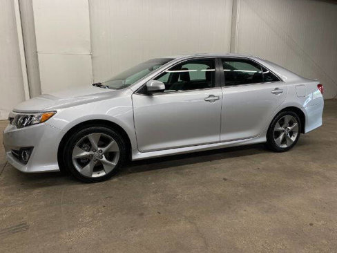 Used 2013 Toyota Camry XLE image 1