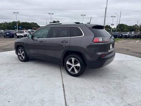 Used 2020 Jeep Cherokee Limited image 3