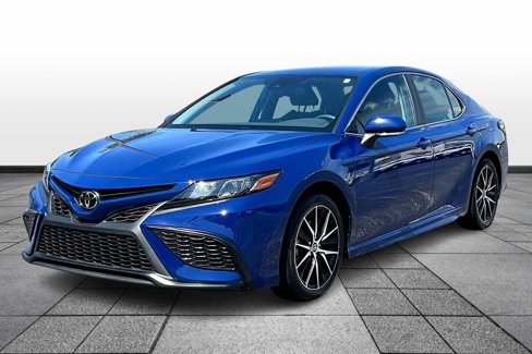 Used 2023 Toyota Camry SE image 3
